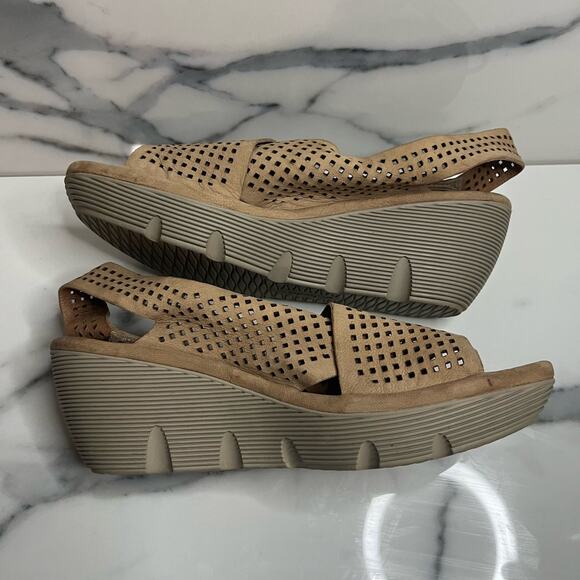 Clarks Artisan | Women's Neutral Nubuck Hook & Loop Wedge Clarene Sandals Sz 8 - Picture 5 of 7